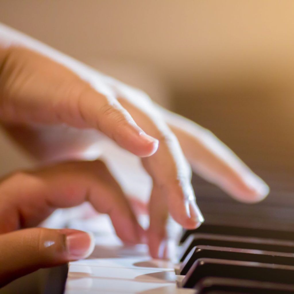<span style="color: #5e0000">Piano</span>